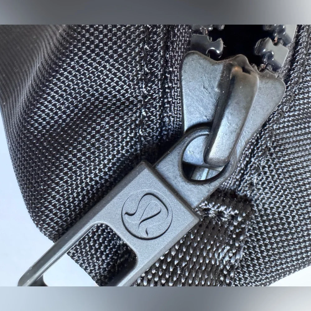 Lululemon Command The Day Kit *5L, Black (Fourth Release) - Picture 9 of 11